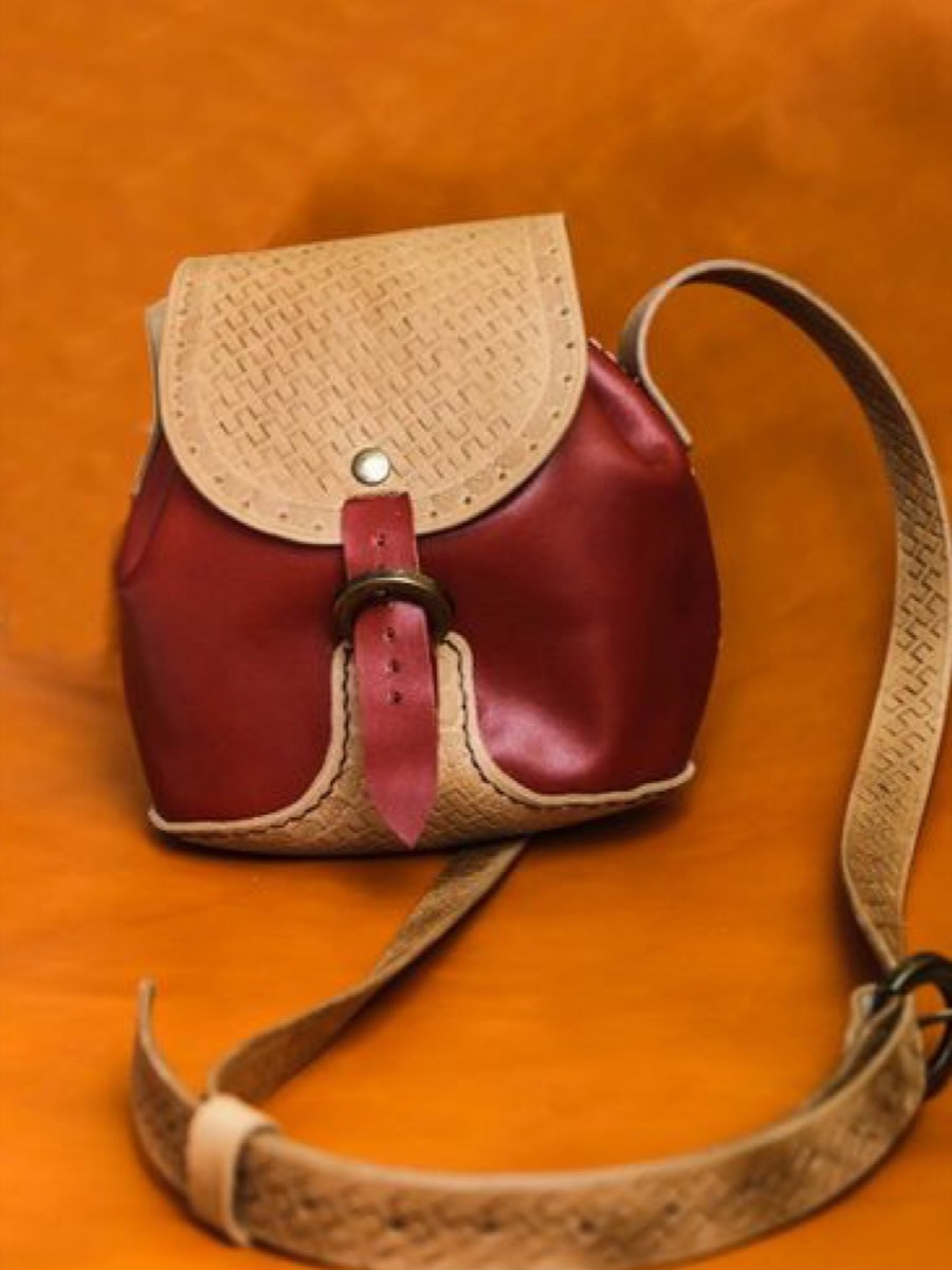 Étui à lunettes rigide, cuir moulé